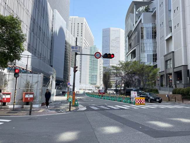 JPタワー大阪前面の通り