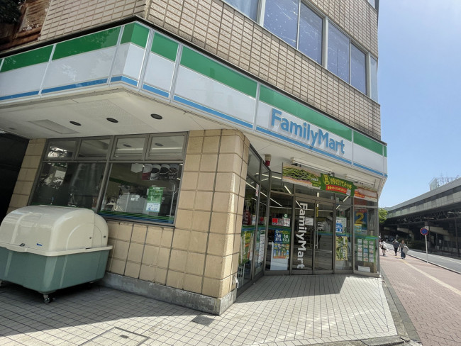 徒歩1分のファミリーマート 関内駅前店