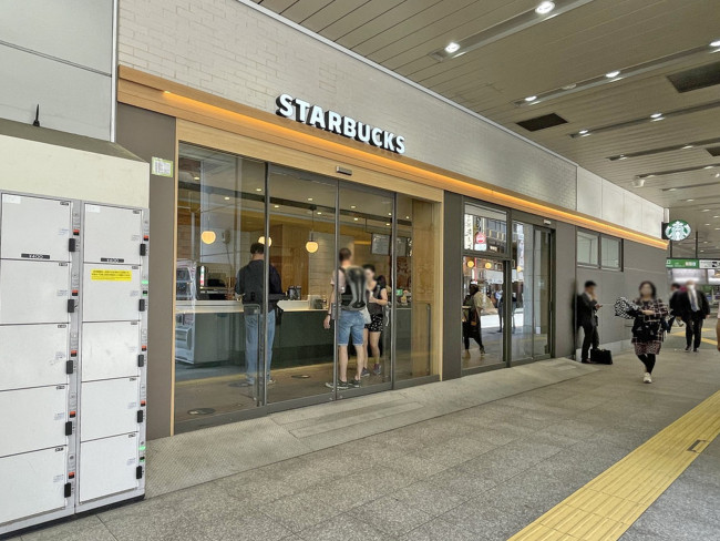 徒歩3分の	スターバックスコーヒー神田駅南口店