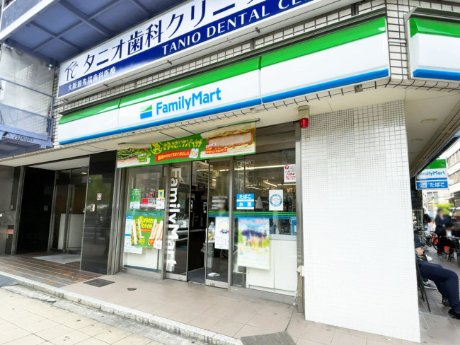 徒歩2分のファミリーマート長堀橋駅北店