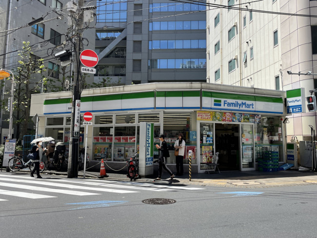 徒歩2分のファミリーマート蒲田駅東店
