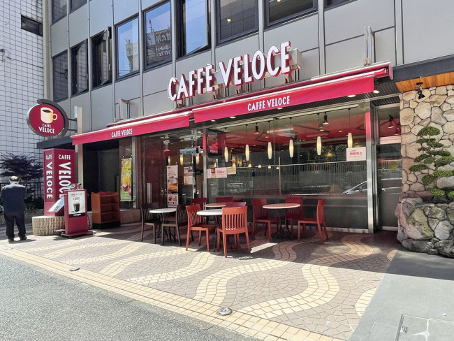 徒歩1分のカフェ・ベローチェ横浜駅西口店