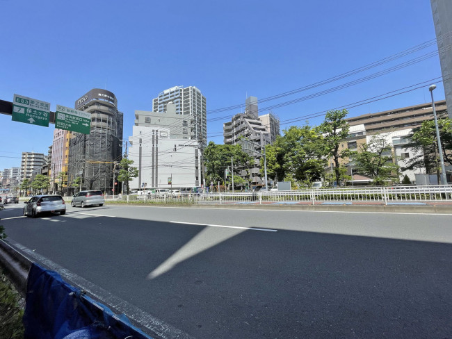 横浜西口K&Kビル前面の通り