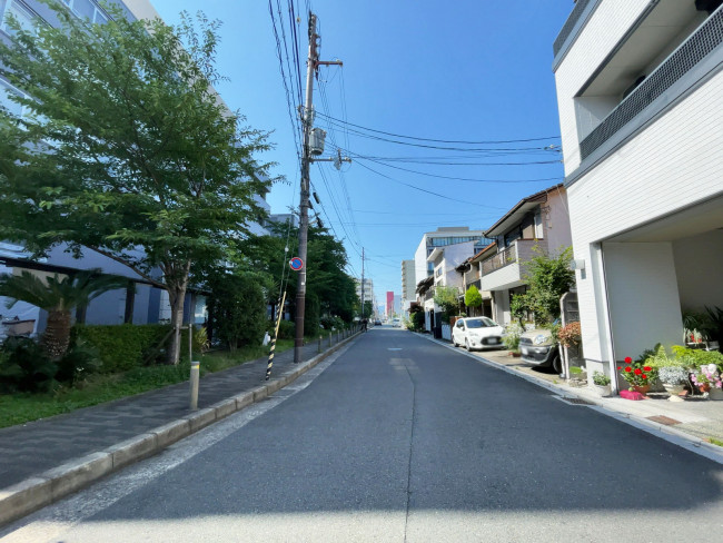 京都リサーチパーク2号館前面の通り