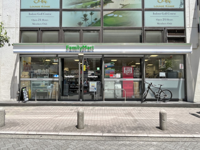 徒歩2分のファミリーマート赤坂見附駅前店