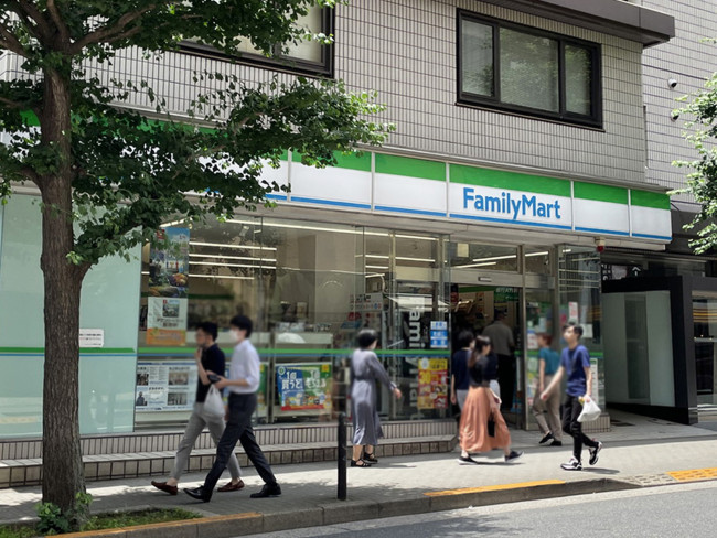 徒歩3分のファミリーマート紀尾井町3番地店