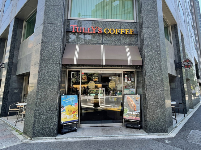 徒歩2分のTULLY'S COFFEE