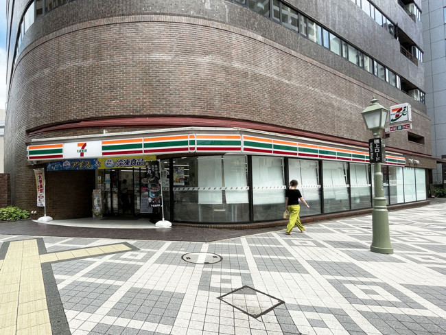 並びにあるセブンイレブン 神戸中央磯辺通店