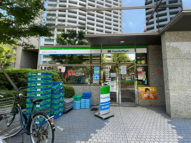 付近のファミリーマート 新宿アイタウン店