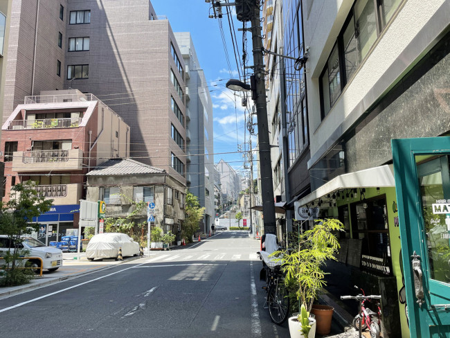 関山ビル前面の通り