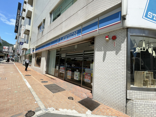 近くのローソン 三宮駅南店