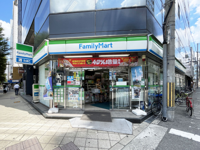 並びにあるファミリーマート 野崎町店