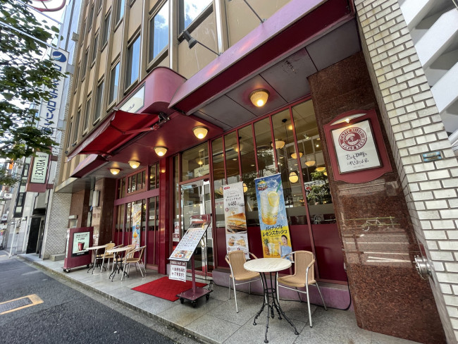向かいのカフェ・ベローチェ西新橋店