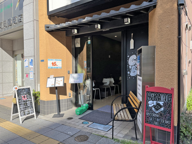 徒歩1分のIsland Japan Cafe&Bar