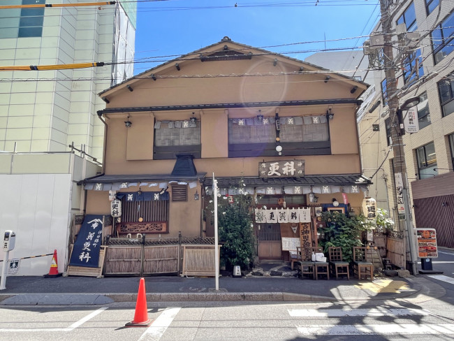 向かいの蕎麦屋「神田錦町更科」