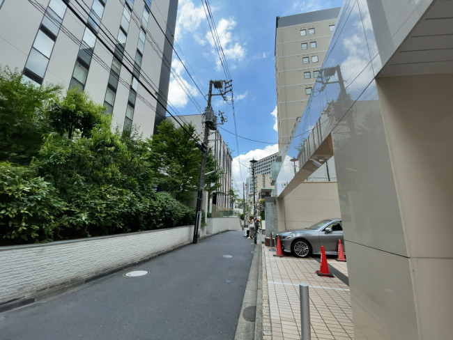 赤坂大野ビル前面の通り