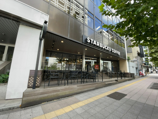 徒歩1分のスターバックス コーヒー 赤坂見附店