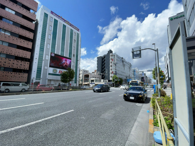 メアリヒト錦糸町ビル前面の京葉道路