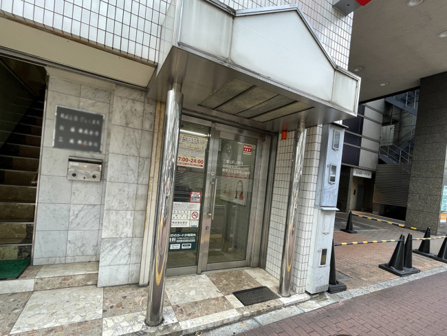 徒歩1分の三菱UFJ銀行ATMコーナー