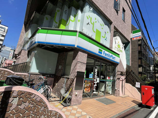 徒歩1分のファミリーマート西新宿柏木公園前店