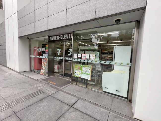 向かいのセブンイレブン赤坂Kタワー店