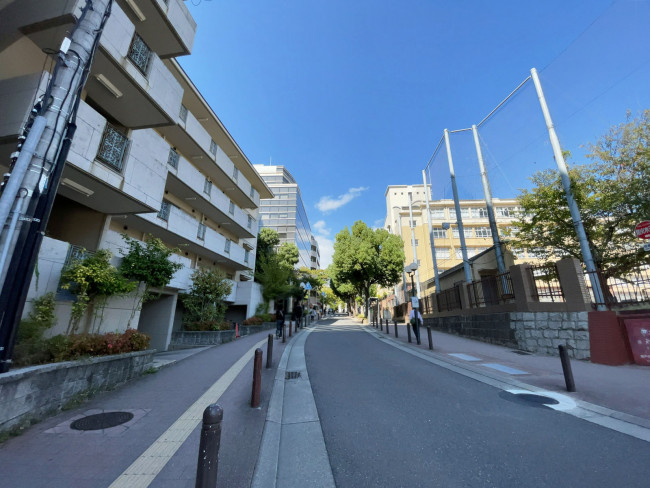 福建会館ビル前面の通り