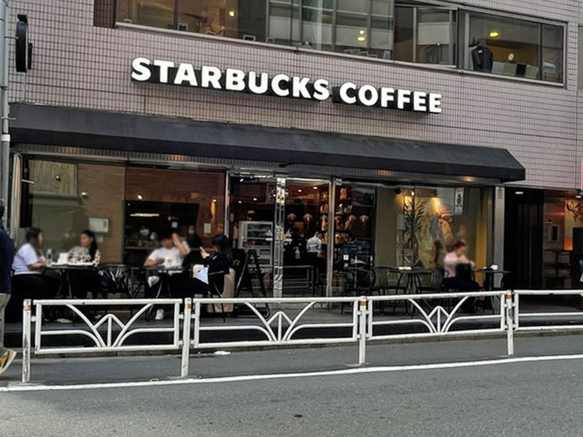 付近のスターバックスコーヒー新宿南口店