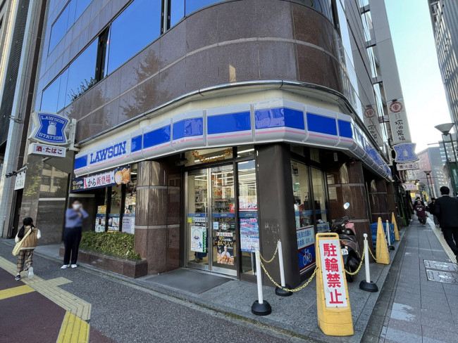 徒歩1分のローソン 天神1丁目店