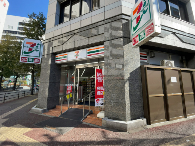 近くのセブンイレブン 博多区役所前店