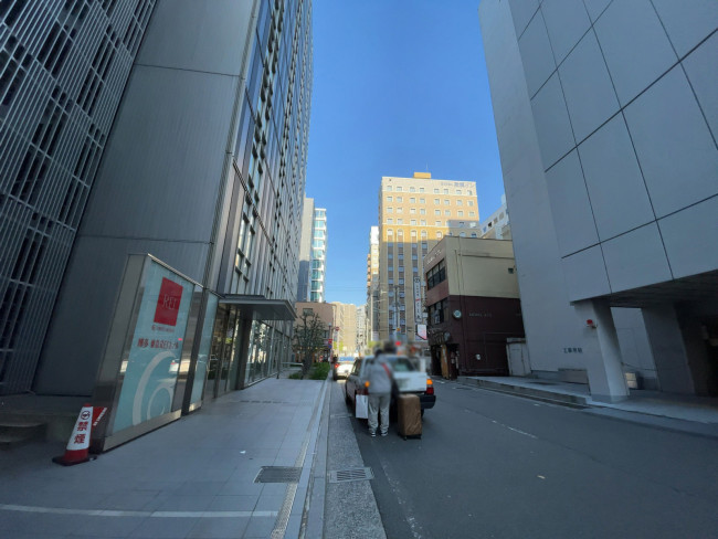 博多駅前ビル前面の通り
