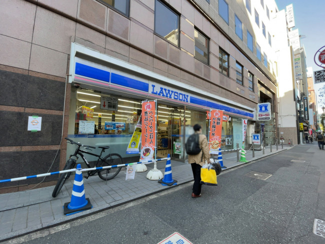 同じ通りにあるローソン 博多駅明治公園店