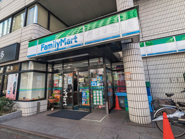 至近のファミリーマート 博多駅南1丁目店