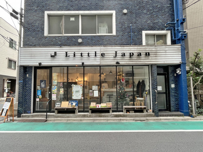 徒歩3分の Little Japanカフェ・バー