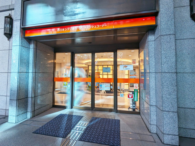 通り沿いの西日本シティ銀行博多支店