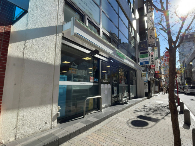 至近のファミリーマート 赤坂見附駅前店