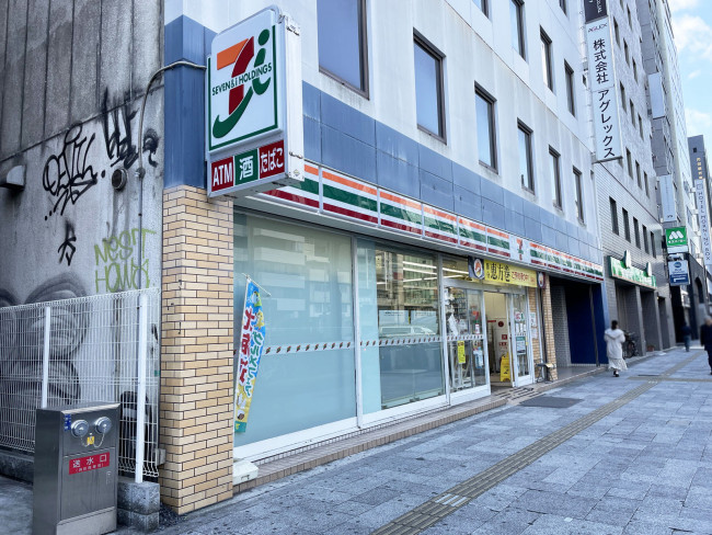 斜め向かいのセブンイレブン 大阪長堀心斎橋店