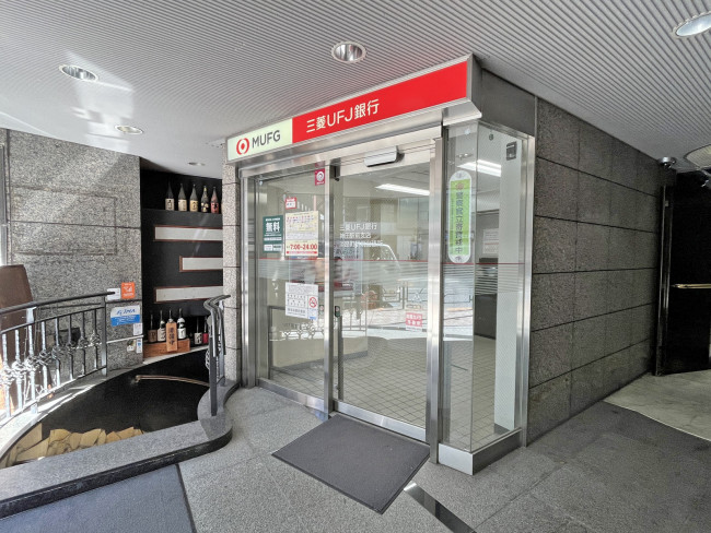 徒歩2分の三菱UFJ銀行ATMコーナー 淡路町駅前