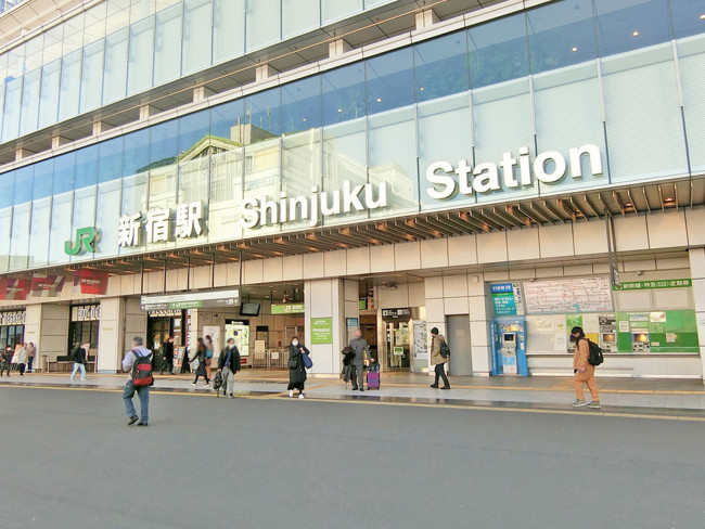 最寄りの「新宿駅」