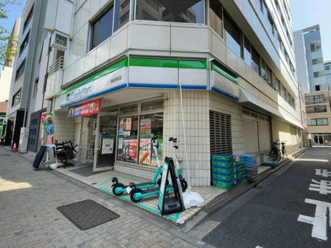 近くのファミリーマート 神田多町店