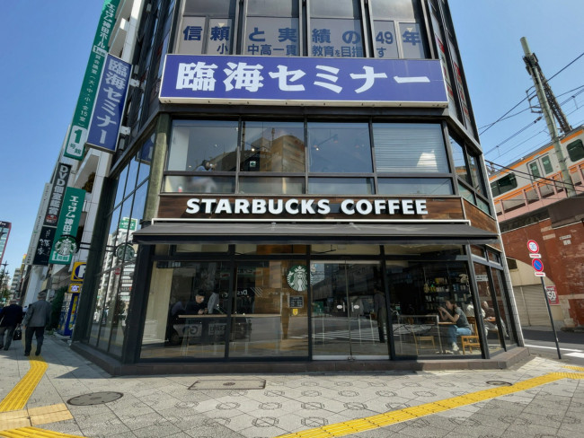 至近のスターバックスコーヒー 神田駅前店