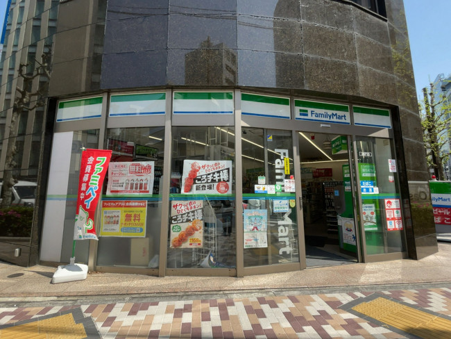 徒歩2分のファミリーマート 神田司町店