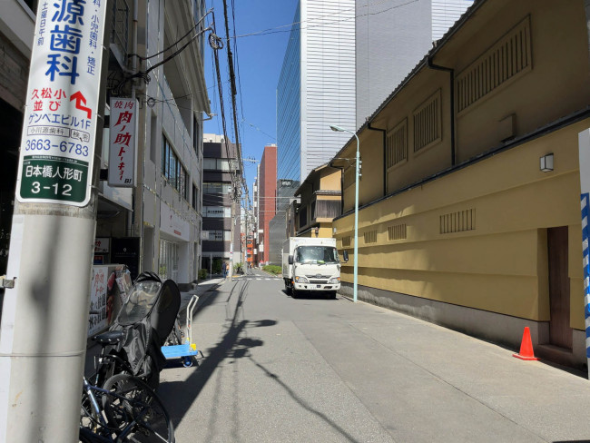 TASUKI PRIME 日本橋人形町ビル前面の通り