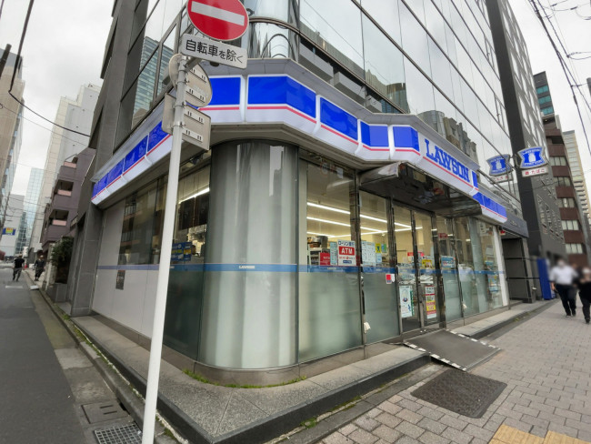 徒歩1分のローソン 九段北一丁目店