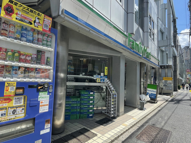 徒歩1分のファミリーマート南青山6丁目店