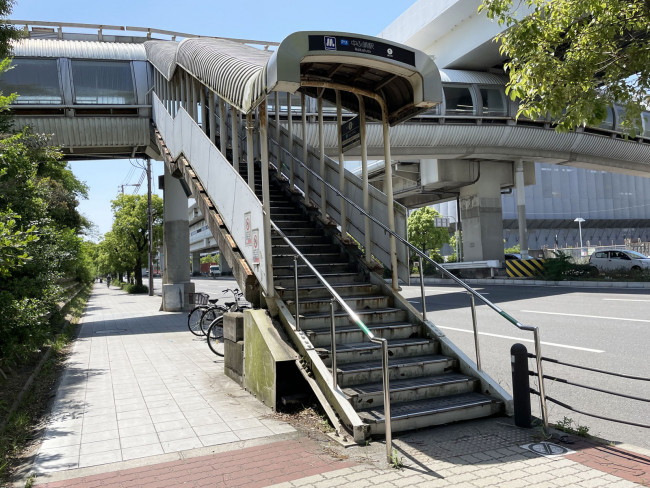 最寄りの「中ふ頭駅」