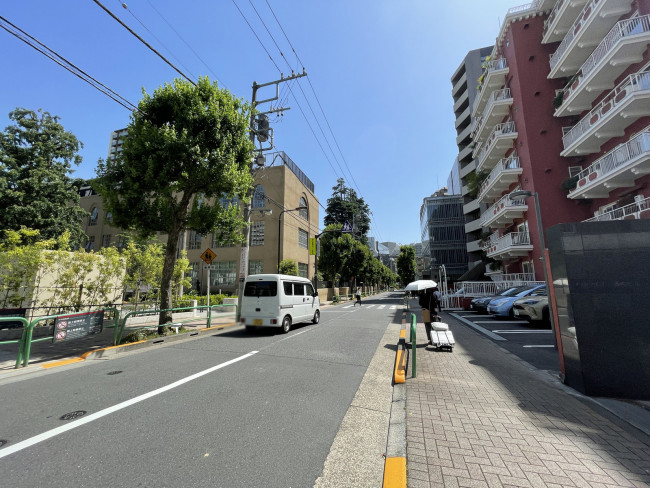 メットライフ三番町ビル前面の通り