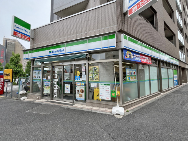 徒歩1分のファミリーマート大塚空蝉橋店