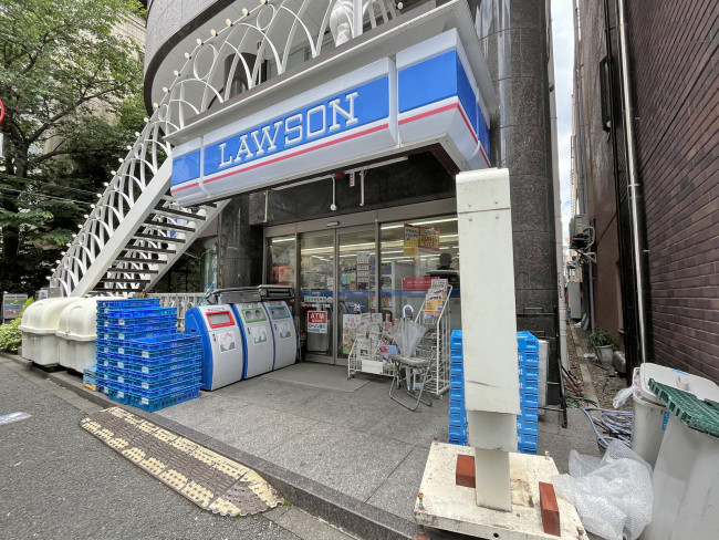 徒歩1分のローソン南青山二丁目店