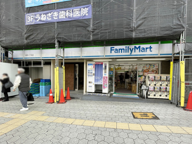 同じ通りにあるファミリーマート 谷町一丁目店