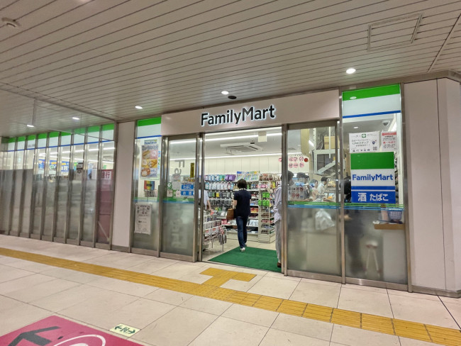 徒歩1分のファミリーマート京成上野駅店